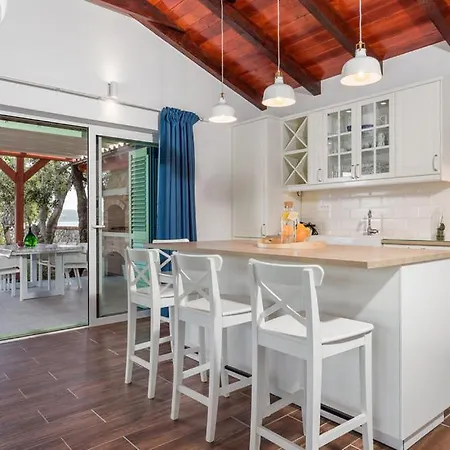 S Jacuzzijem I Bazenom Mavrinac Villa Nerezine