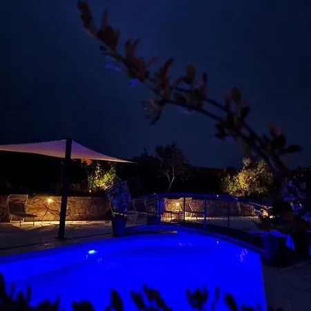 S Jacuzzijem I Bazenom Mavrinac Nerezine