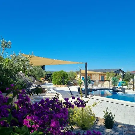 S Jacuzzijem I Bazenom Mavrinac Villa