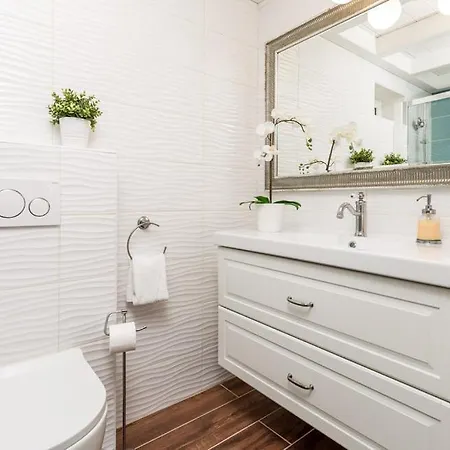 S Jacuzzijem I Bazenom Mavrinac Villa