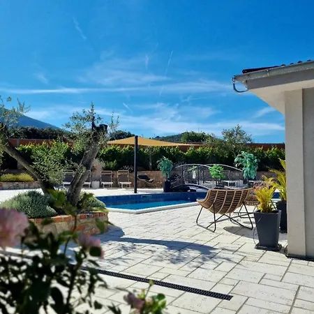 Villa S Jacuzzijem I Bazenom Mavrinac Nerezine