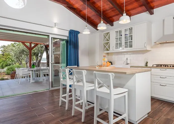 S Jacuzzijem I Bazenom Mavrinac Willa Nerezine