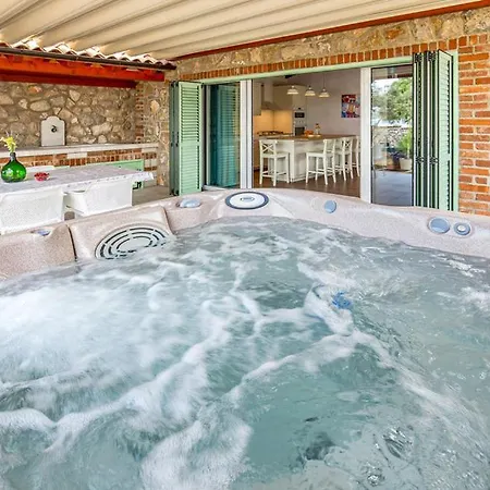 S Jacuzzijem I Bazenom Mavrinac