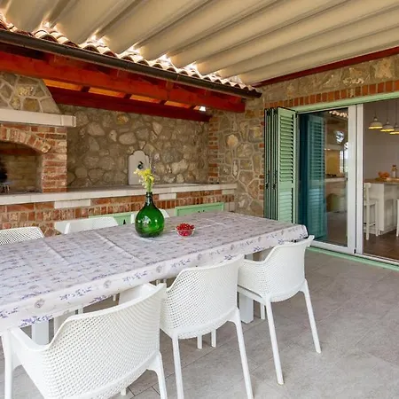 S Jacuzzijem I Bazenom Mavrinac Villa Nerezine