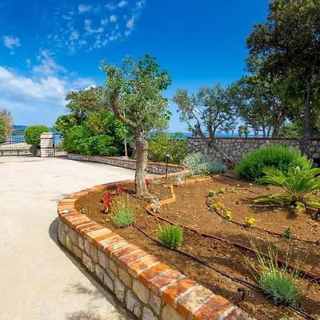 S Jacuzzijem I Bazenom Mavrinac Villa