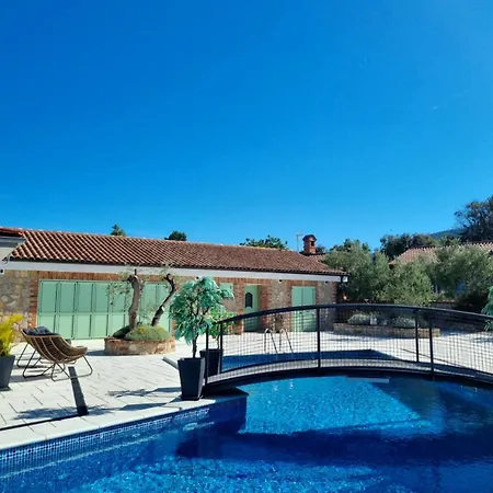 Villa S Jacuzzijem I Bazenom Mavrinac *