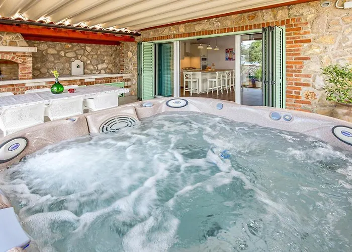 S Jacuzzijem I Bazenom Mavrinac